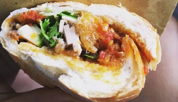 Bánh Mì 81 - Hương vị Pleiku Gia Lai - 4 Trần Quang Long