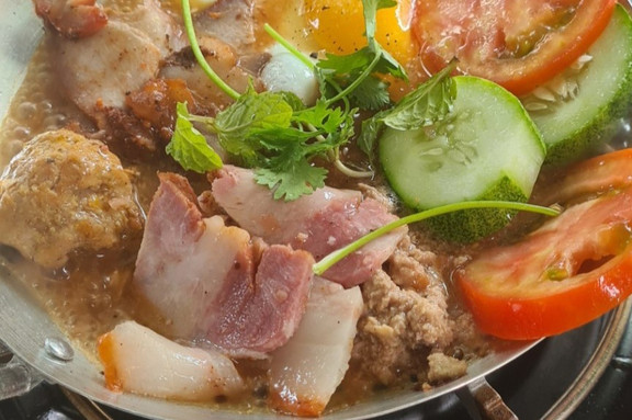 Bếp Nhà Tom - Xôi Mặn, Bánh Mì Chảo & Mì Xá Xíu Khô