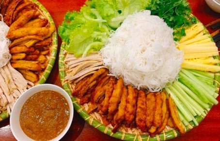 Quán Lẩu Gà Lá É Phú Yên Và Nem Nướng Nha Trang - Nguyễn Tri Phương