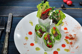 Salad vietnamese nè. Đang hóng món mới hằng tuần