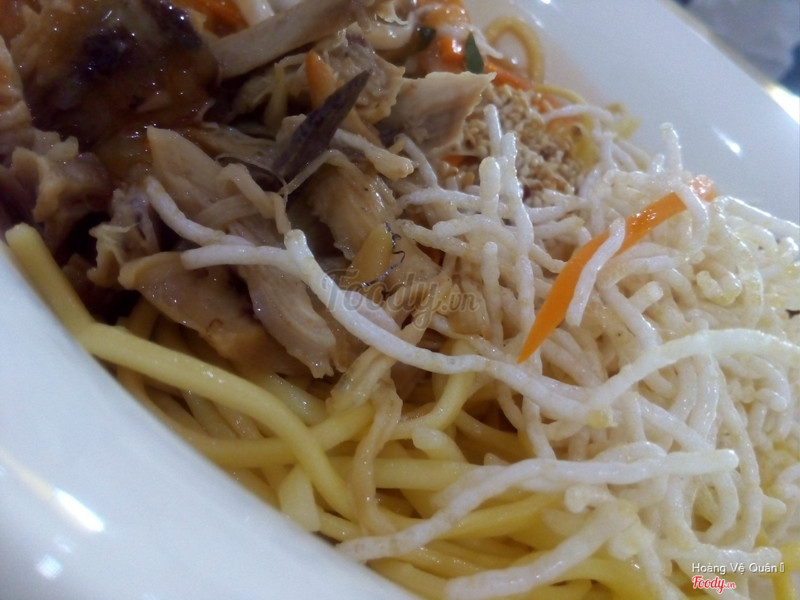 Mì trộn chua cay kiểu thái, trộn rất là ngon. 