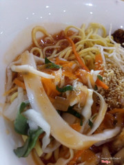 Mì trộn chua cay kiểu thái, trộn rất là ngon. 