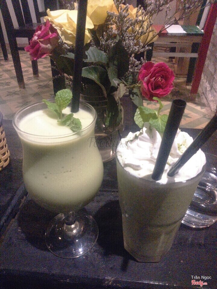 Sinh tố bơ và matcha