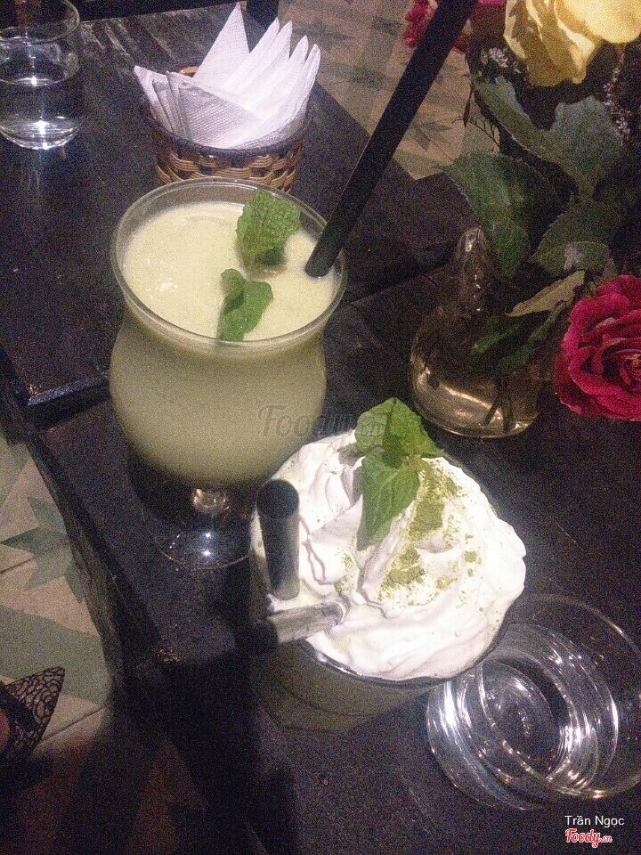 Sinh tố bơ và matcha