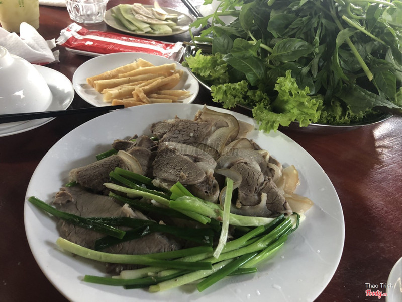 Bò luộc cuốn bánh tráng