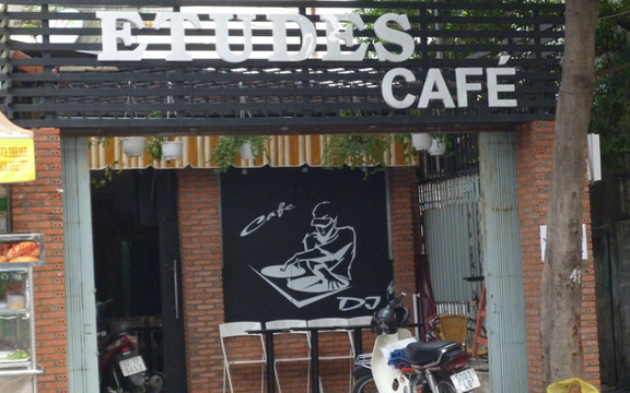 Etudes Cafe