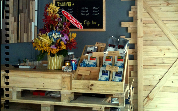 Pallet Cafe Shop