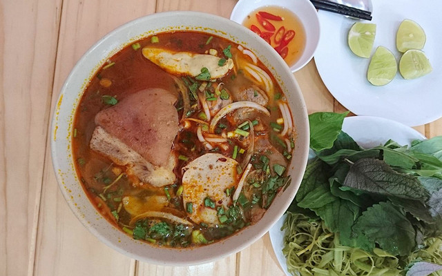 Ẩm Thực Cố Đô Huế - Bún Bò & Bánh Bèo