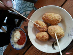 xúc xích chiên lâu siêu cấp