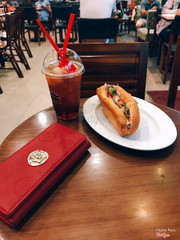 Bánh mì + trà vải 