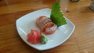 sashimi bụng cá hồi