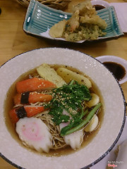 mì ramen ăn ngon, vị lạ. ^^ nghe mùi cua