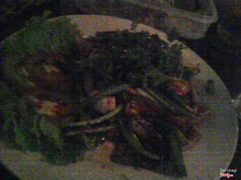 nui xào hải sản (điện thoại hơi bị cùi nên chụp tối >.< )