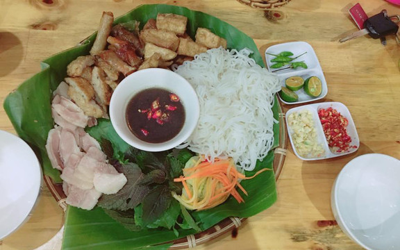 Cô Giang - Bánh Hỏi Cháo Lòng & Bún Đậu Mắm Tôm