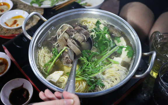 Hoàng Minh - Lẩu Đuôi Bò