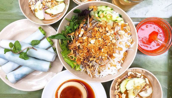 Ngon - Bún Bò Nam Bộ, Phở Cuốn & Chè, Caramen