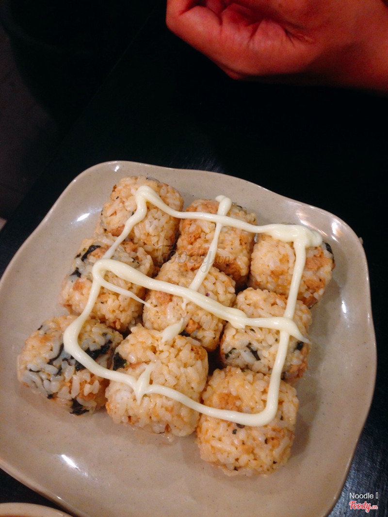 Cơm nắm cá ngừ