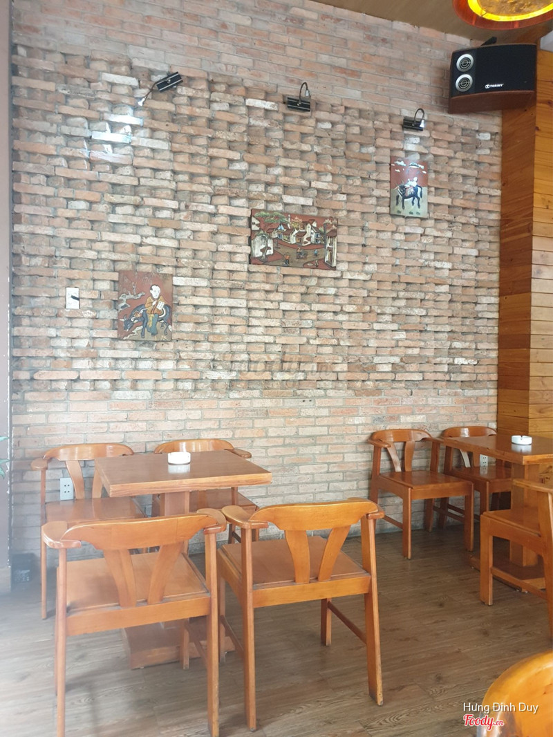 Không gian bên trong quán.
