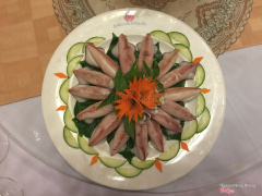 Mực sim hấp lá lốt