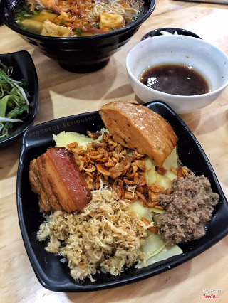 Xôi thịt kho + pate + chả kho + chà bông 45k
