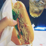 Trên tay bánh mì gà 20k