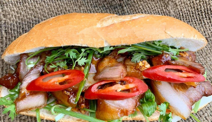 H House - Mì Trộn Indomi & Bánh Mì - Phố Trung Phụng