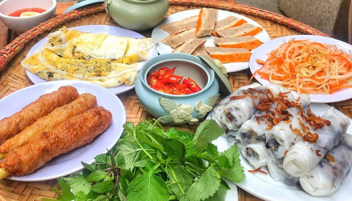 Bếp Bà Bình - Bánh Cuốn & Ốc Ăn Vặt - Ki Ốt Số 6 Chợ Chùa Láng