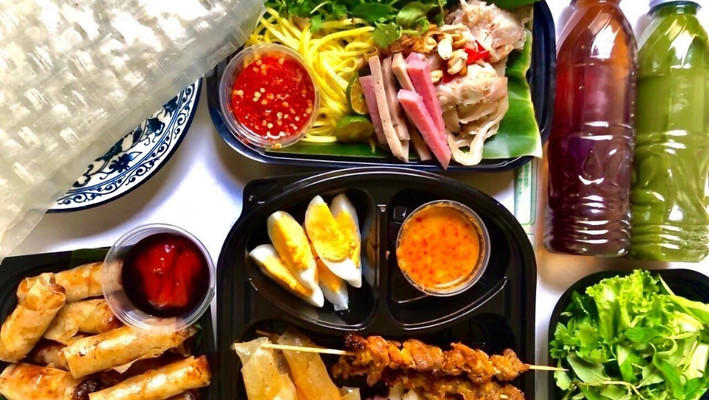 Cơm Sườn Bì Chả, Bún Thịt Nướng & Bánh Cuốn Tây Sơn - Huyền Vy - Lê Thanh Nghị