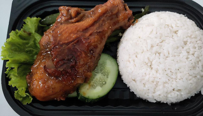 Cô Ngoa - Cơm Đùi Gà Nướng