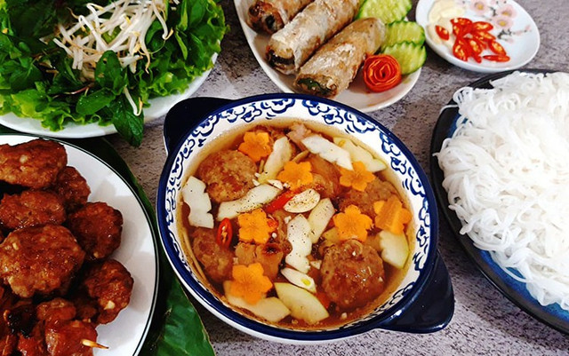 Bún Chả Cô Lan - Trần Nguyên Hãn