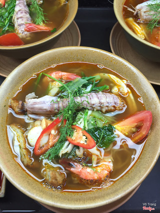 Sốt xình xịch những địa chỉ bán bún Thải hải sản chua chua cay cay ngon nhất Hà nội