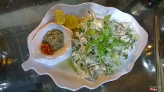 Món gỏi ếch 50k, vị lạ lắm nhe , thịt ếch cực ngọt