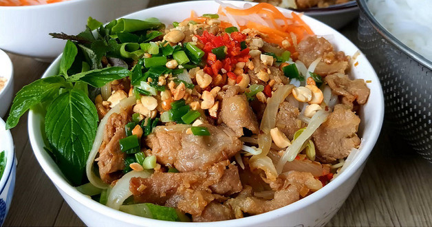 Bếp Sơn Gia- Bún Thịt Xào Nai & Bún Thịt Nai Chả Giò -  Hoàng Hoa Thám