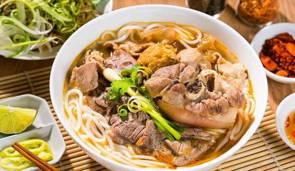 Bún Bò Gốc Huế Nhà Linh - Chả Cua Tươi & Sườn Bò