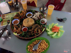 Gà mẹt ngã 5 ngon chỗ này 3 người ăn k hết nhé phục vụ nhanh. Ưng lắm 👍👍👍