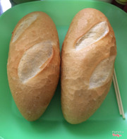 Bánh mì : 3K/cái