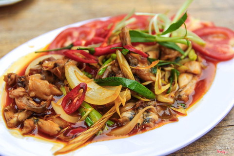 ếch xào sả ớt chấm bánh mì