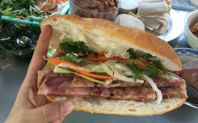 Bánh Mì Pate & Trứng