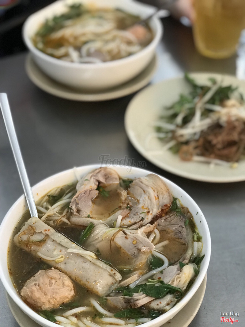 Bún bò mà cho hơi nhiều thịt heo :))