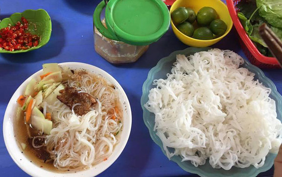 Tuyến Thư - Bún Chả