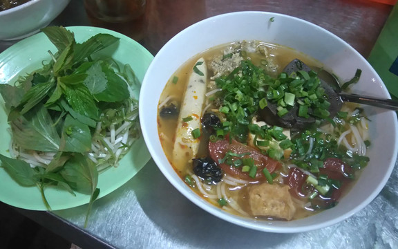 Cô Tuyết - Bún Riêu