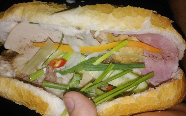 Bánh Mì Vỉa Hè