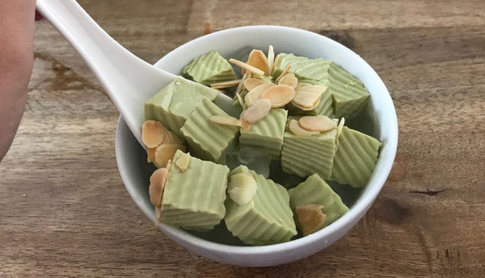 Bà 6 - Chè Khúc Bạch & Trà Sữa