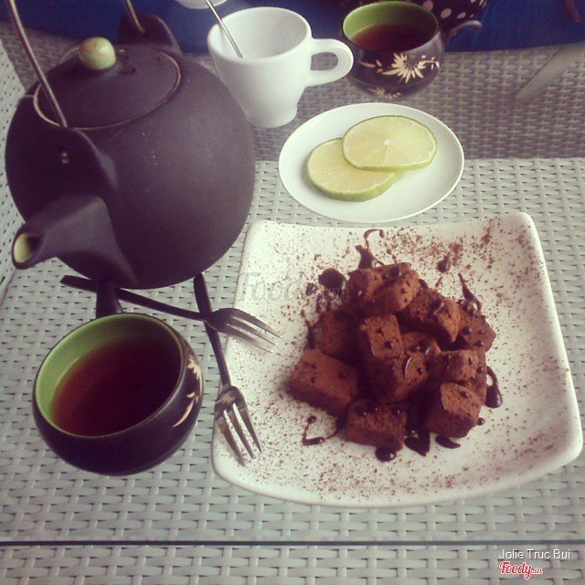 Brownie với trà nóng