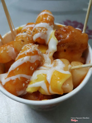 Bánh gạo gà viên + miếng phomai, giá 50k