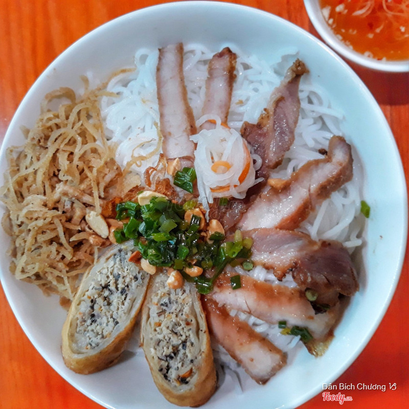 Bún chả giò thịt nướng