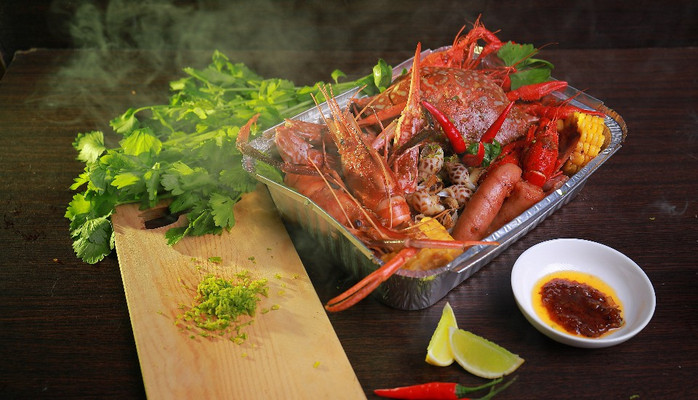 Crawfish Queen - Ăn Vặt & Hải Sản Sốt Cajun - Phạm Văn Chí