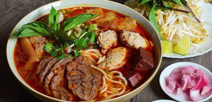 Mẹ Bin - Bún Bò & Gỏi Cuốn - Đỗ Tấn Phong