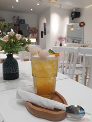 Mình order 1 ly trà vải hoa hồng giá 40k