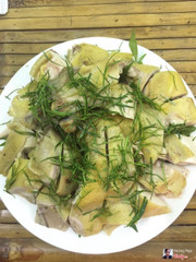 Gà ta hấp lá chanh